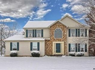 901 Willow Ridge Dr, York, PA 17404