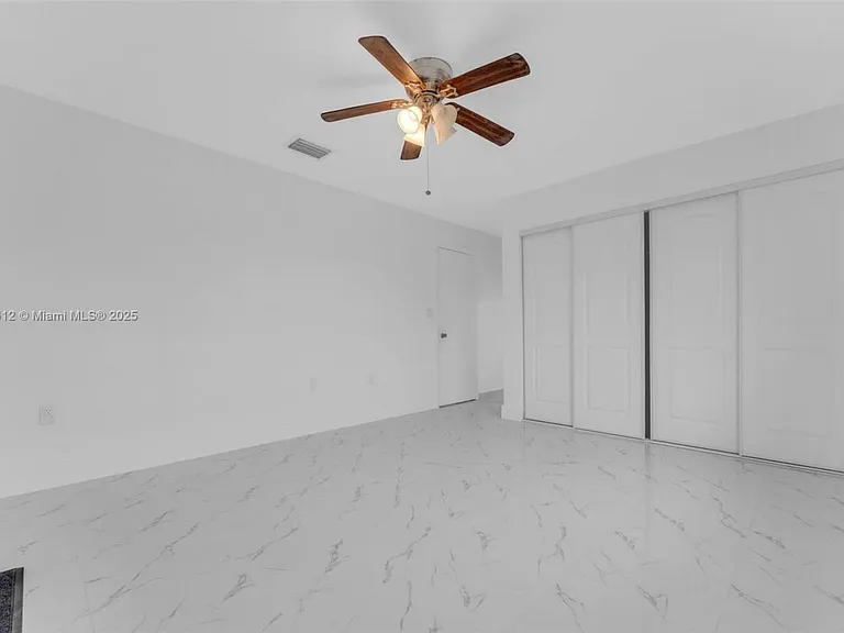 2401 SW 102nd Ave — Photo 20