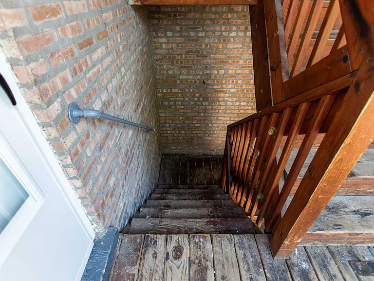 1W - Rear Stairwell