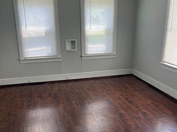 5th image of 155 W Oneida St