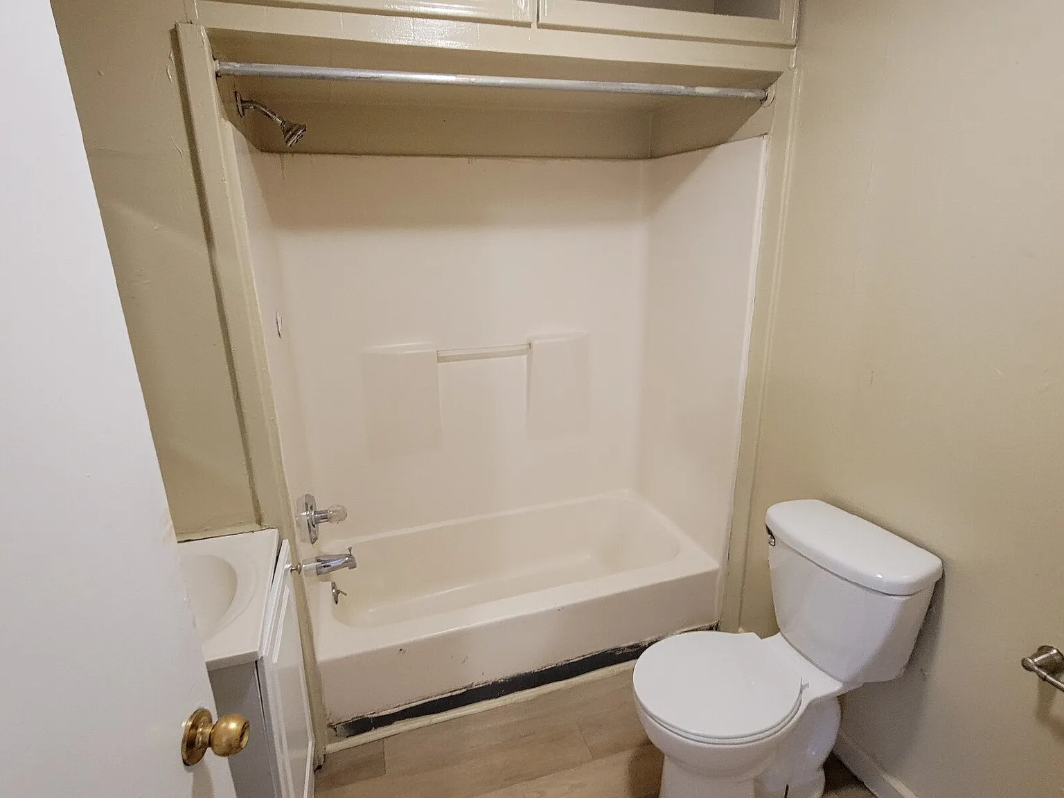 3 bed, $850 — Photo 2