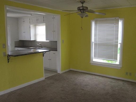 3rd image of 902 E Hullum St