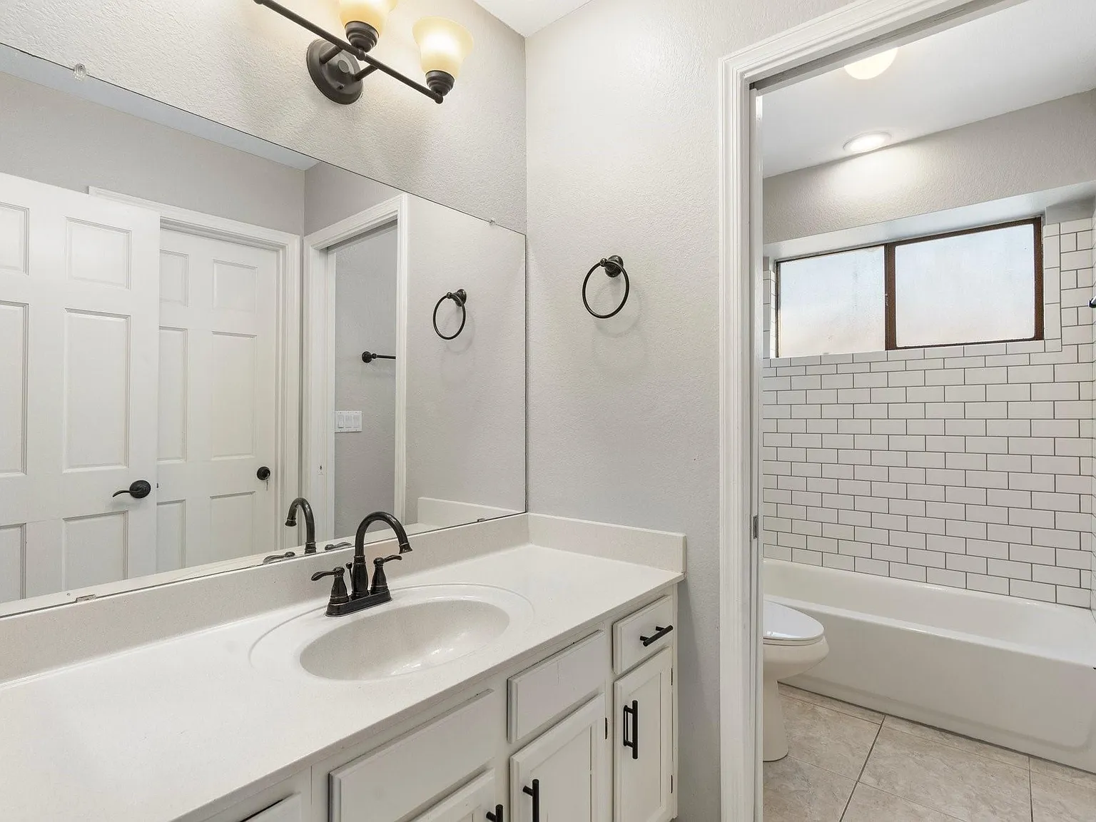 4 bed, 2.0 bath, 2100 sqft, $979 — Photo 3