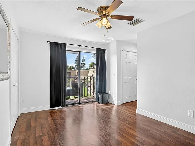 15317 W Pond Woods Dr #103 — Photo 10