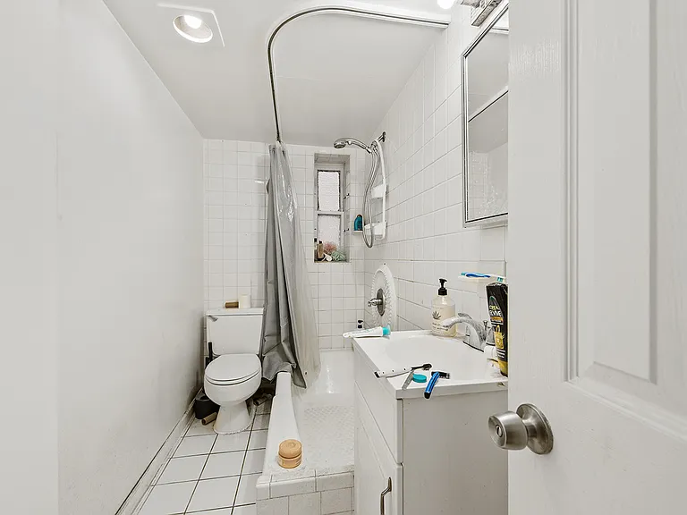 32 Beekman Pl #5 — Photo 5