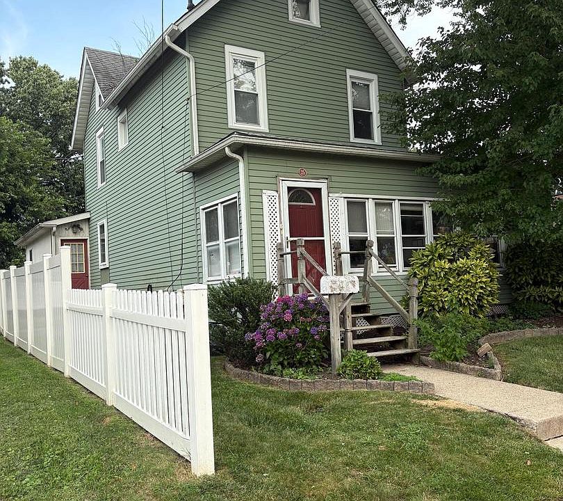 2nd image of 25 Oswego Ave