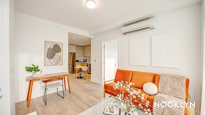 Living room, photo 1