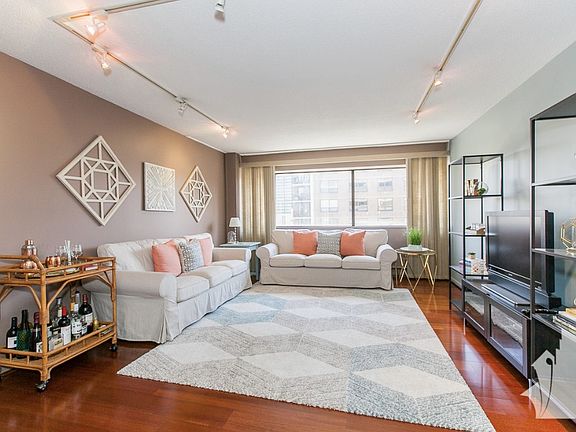 2nd image of 1415 N Dearborn St APT 21C