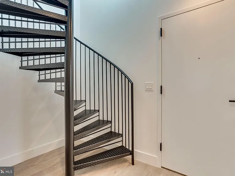 646 Newton Pl NW #303 — Photo 24