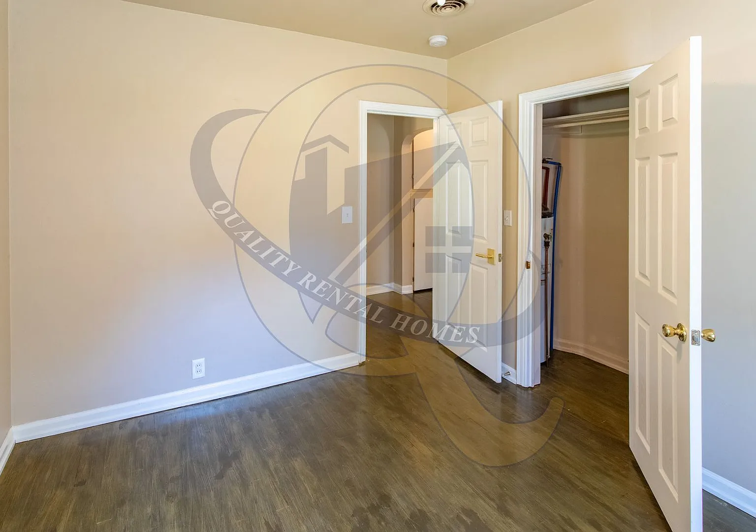 Well-maintained, Updated 2-bedroom home on double lot. — Photo 4