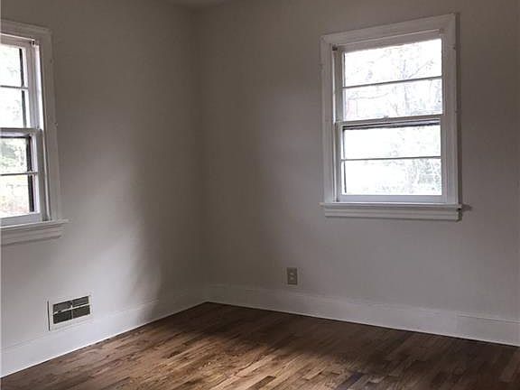 2nd image of 2503 Wistar St