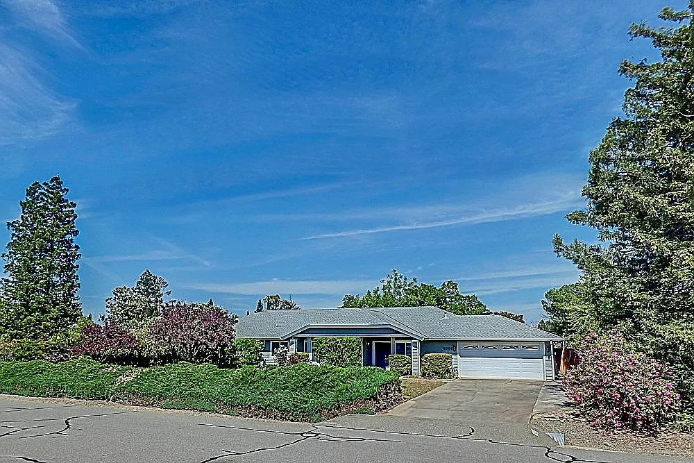 8044 Rivergreen Dr photo 1
