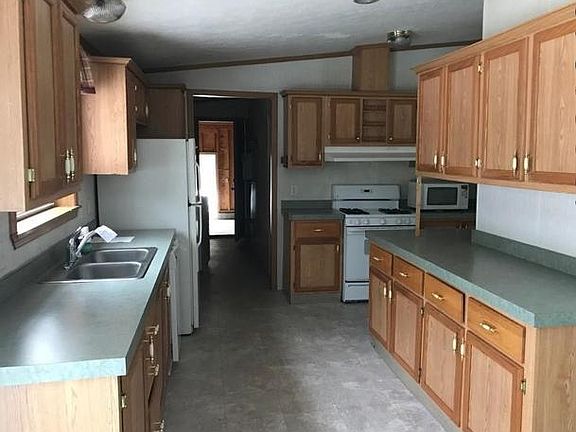3rd image of 5808 Lavender Ln