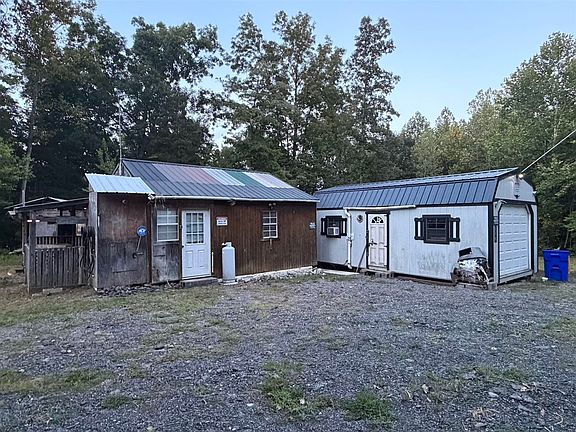 3rd image of 170 Bays Bend Rd