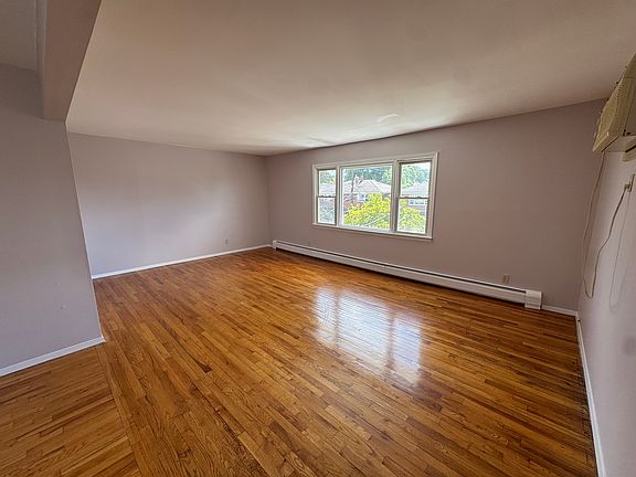 4th image of 46 Jannarone St