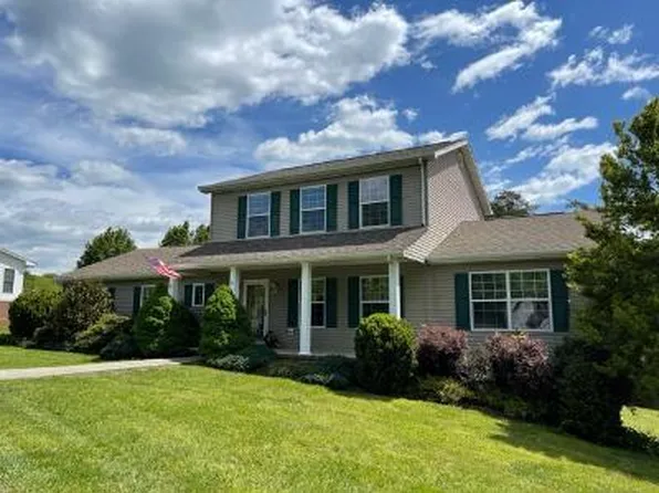 222 Northgate Ct, Lynch Station, VA 24571