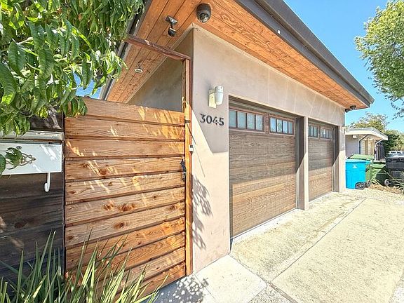3rd image of 3045 Mauricia Ave