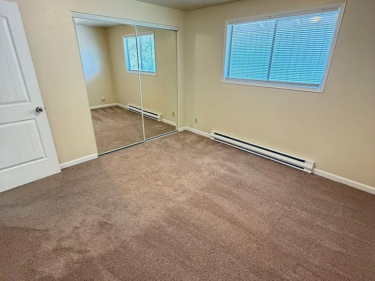 177 W C St #7 — Photo 12