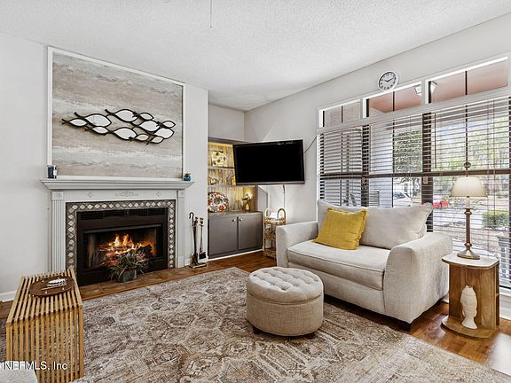 4th image of 205 BRANCH WOOD Lane #205