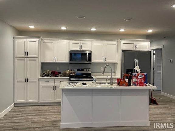 2nd image of 907 N Lindbergh Dr