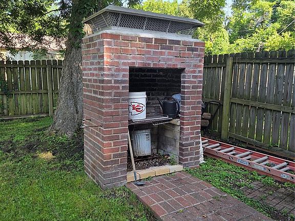 3rd image of 4239 Boles Rd