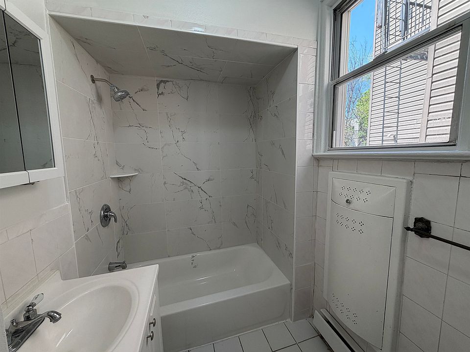 1st image of 619 38th St #1