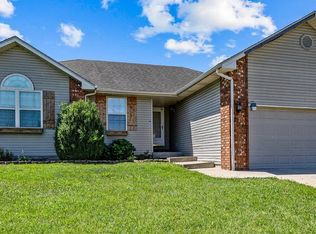 4028 W Ridgeview St, Battlefield, MO 65619