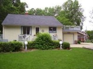 907 S Starr Ave, Burlington, IA 52601