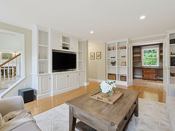 4th image of 1804 Washington St