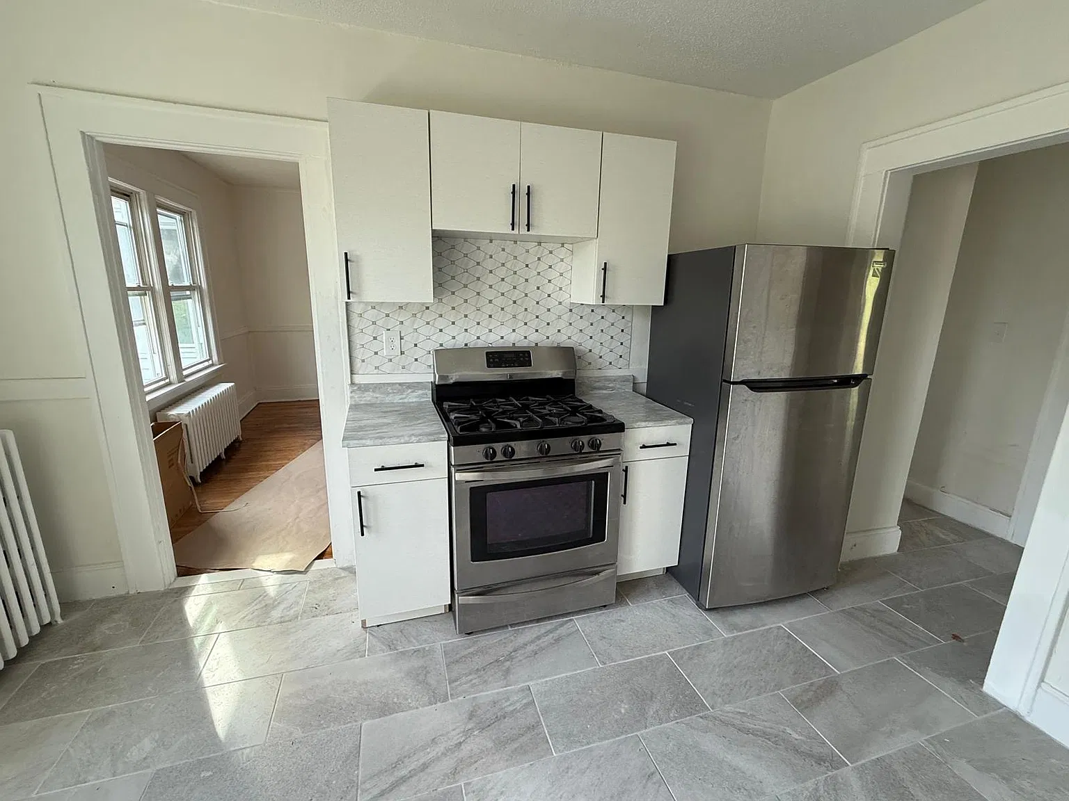 3 bed, 13 sqft, $2,000 — Photo 2