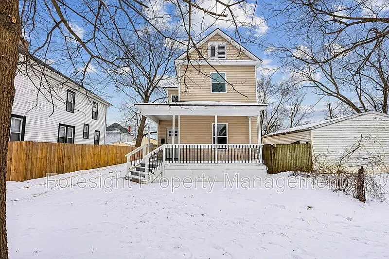 3 bed, 1.0 bath, 1076 sqft, $1,995 — Photo 1