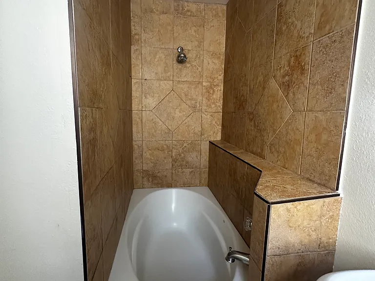 1523 E 9th St #1523 — Photo 9