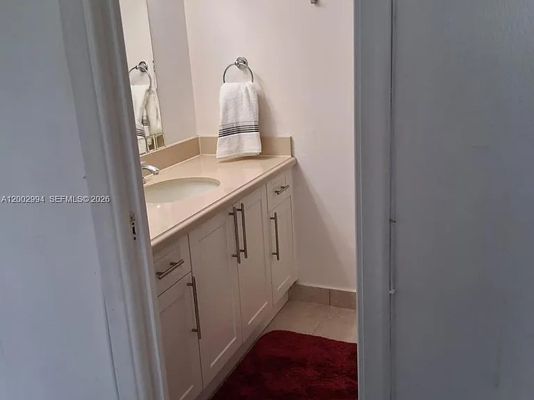 301 NE 14th Ave #202 — Photo 4