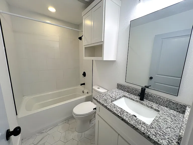 Upstairs full bathroom