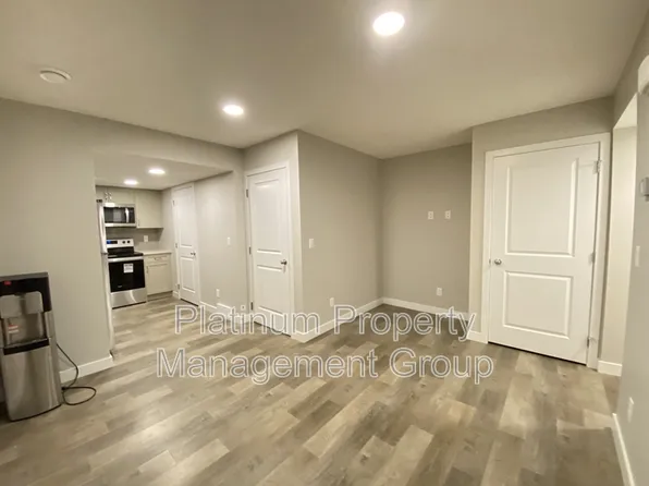 165 Walcrest Blvd SE Unit B, Calgary, AB T2X 4L4