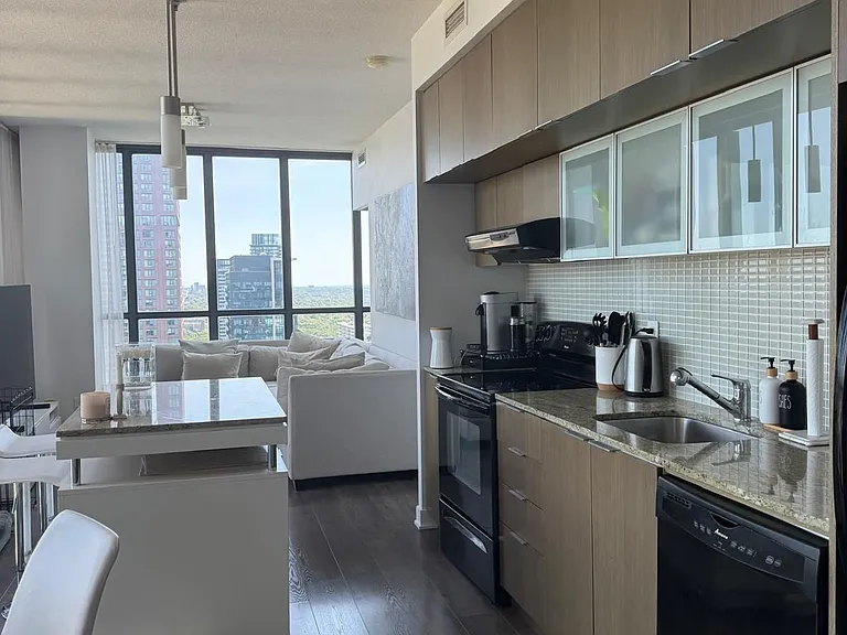 110 Charles St E #3506 — Photo 6