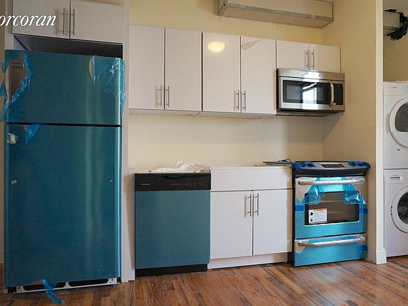 4th image of 402 Graham Ave #3