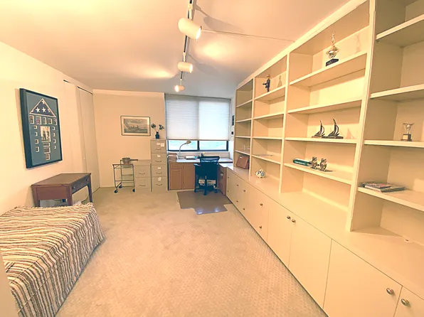 271-10 Grand Central Parkway image 13 of 16