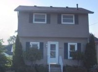 30045 Pointe Dr, Gibraltar, MI 48173