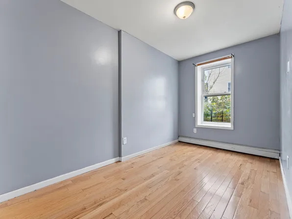 1094 Blake Avenue image 11 of 15