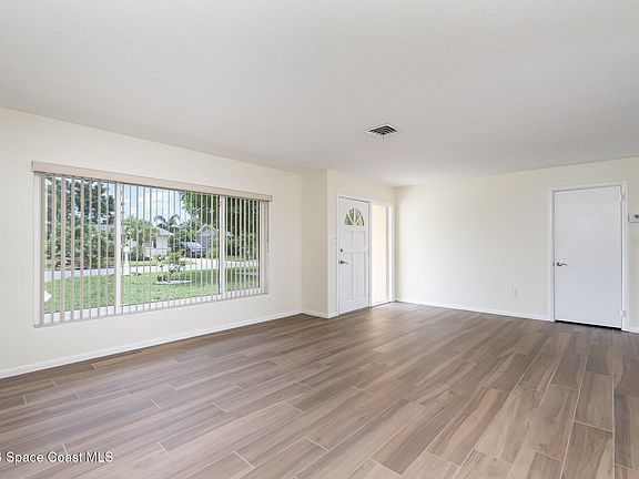 3rd image of 115 Gary Ln