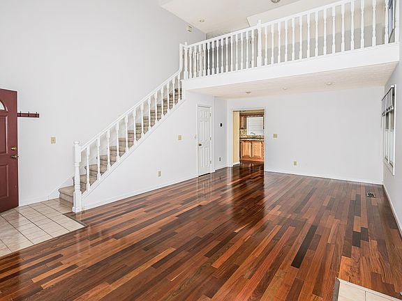 3rd image of 600 W Cyprus Cir