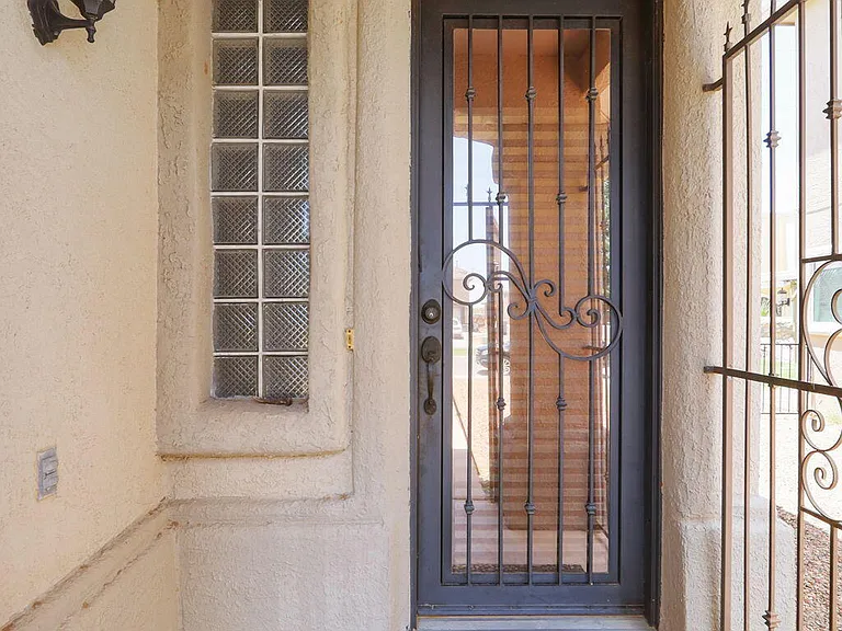 2057 Shreya St — Photo 5