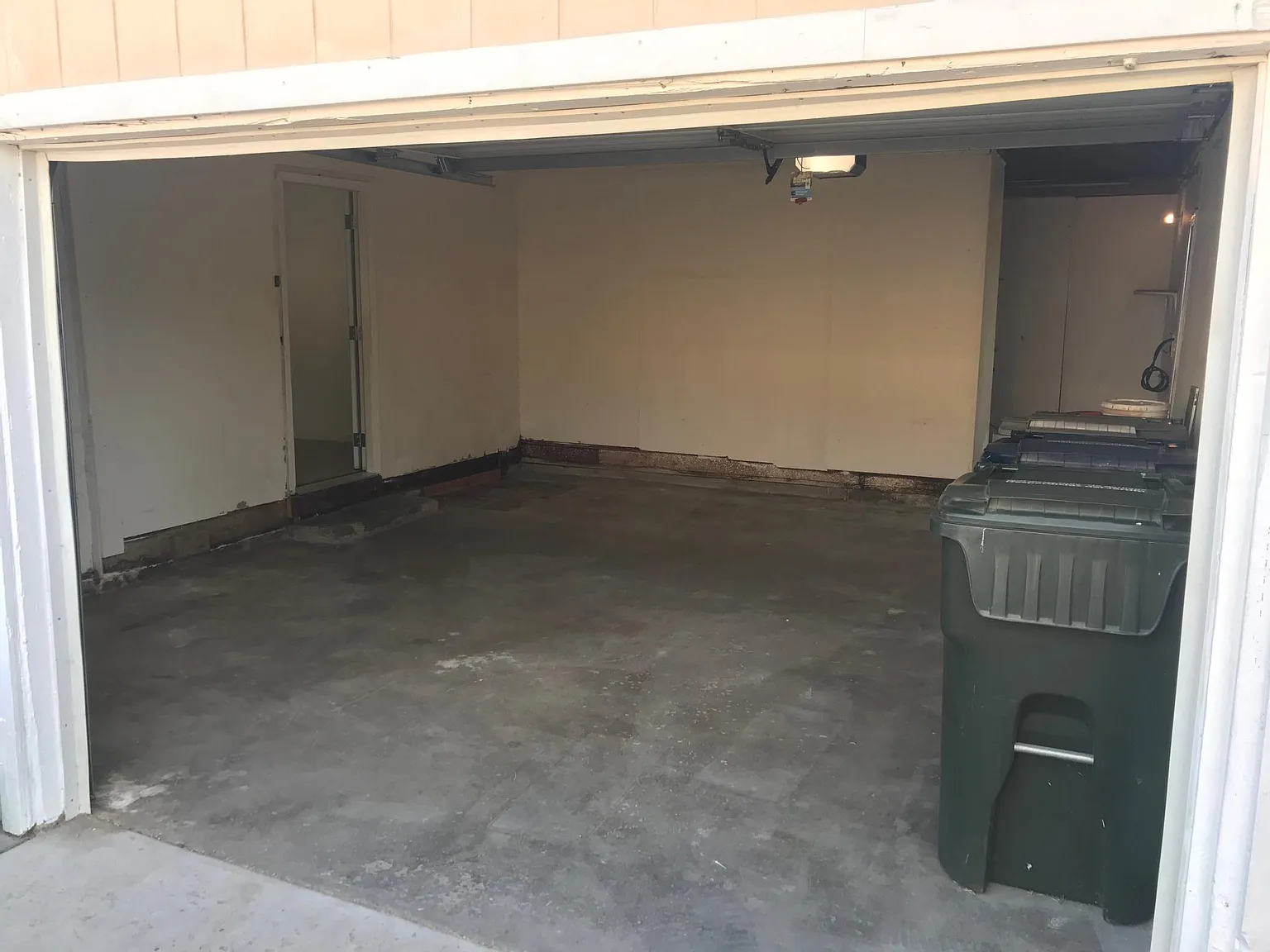 3 bed, 1000 sqft, $2,100 — Photo 2