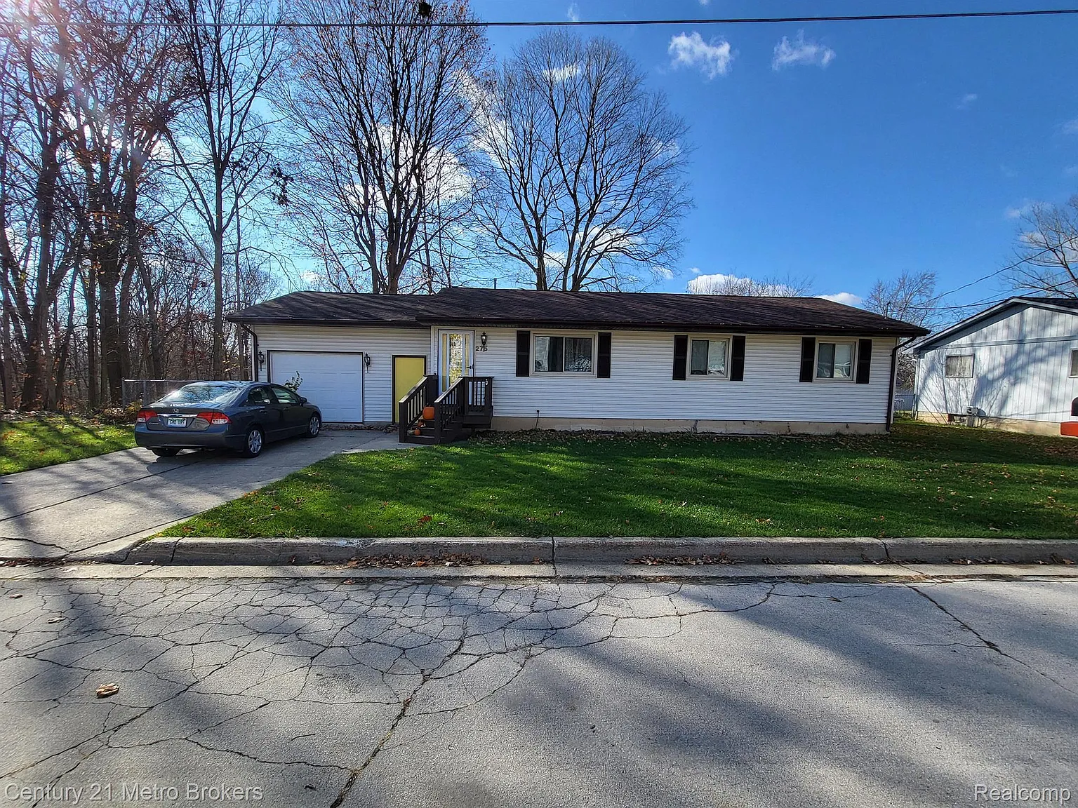 275 Oriole St photo 1