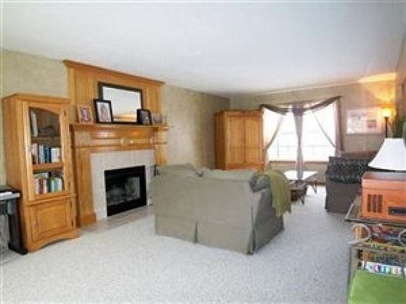 3rd image of 3594 Shelton Ln