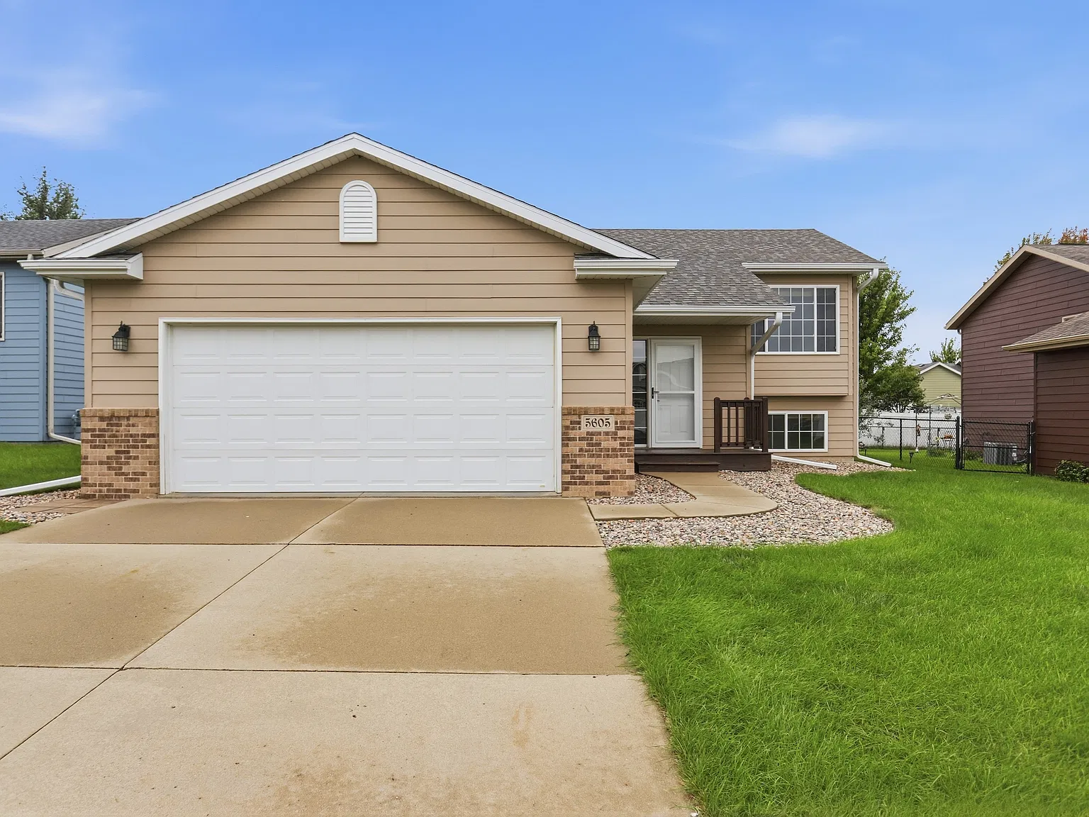 4 bed, 1625 sqft, $2,499 — Photo 1