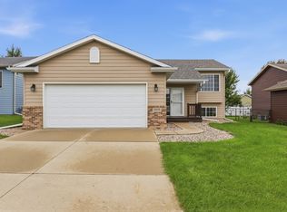 5605 W Hemlock Dr, Sioux Falls, SD 57107