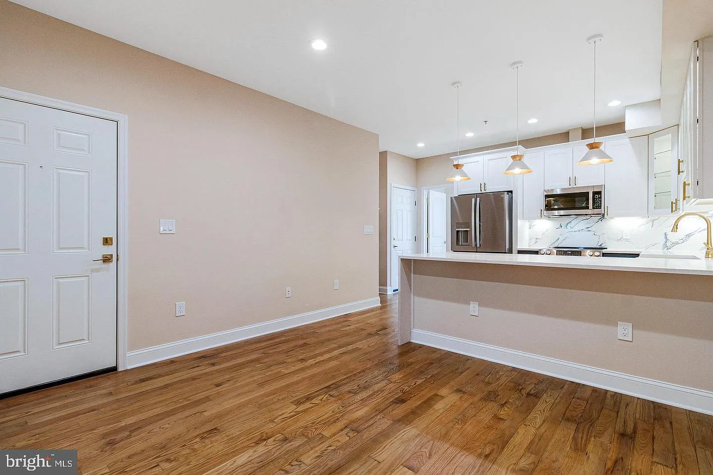 2 bed, 1.0 bath, 718 sqft, $1,950 — Photo 4