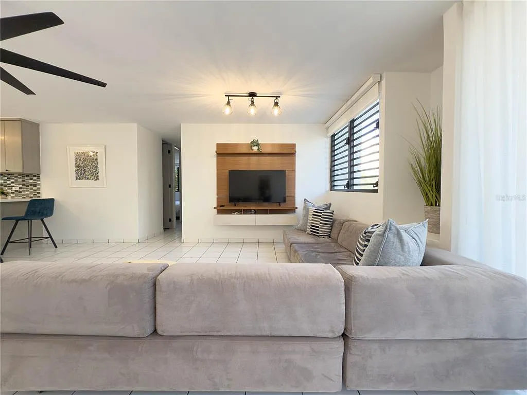 3 bed, 2.0 bath, 1150 sqft, $2,875 — Photo 3